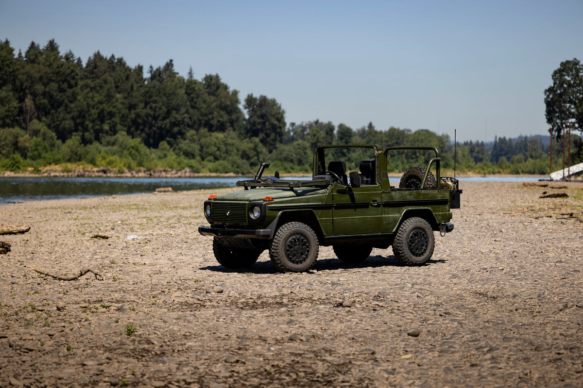 Puch Wolf 250 GD Mercedes G in green, exterior front 3/4 hero