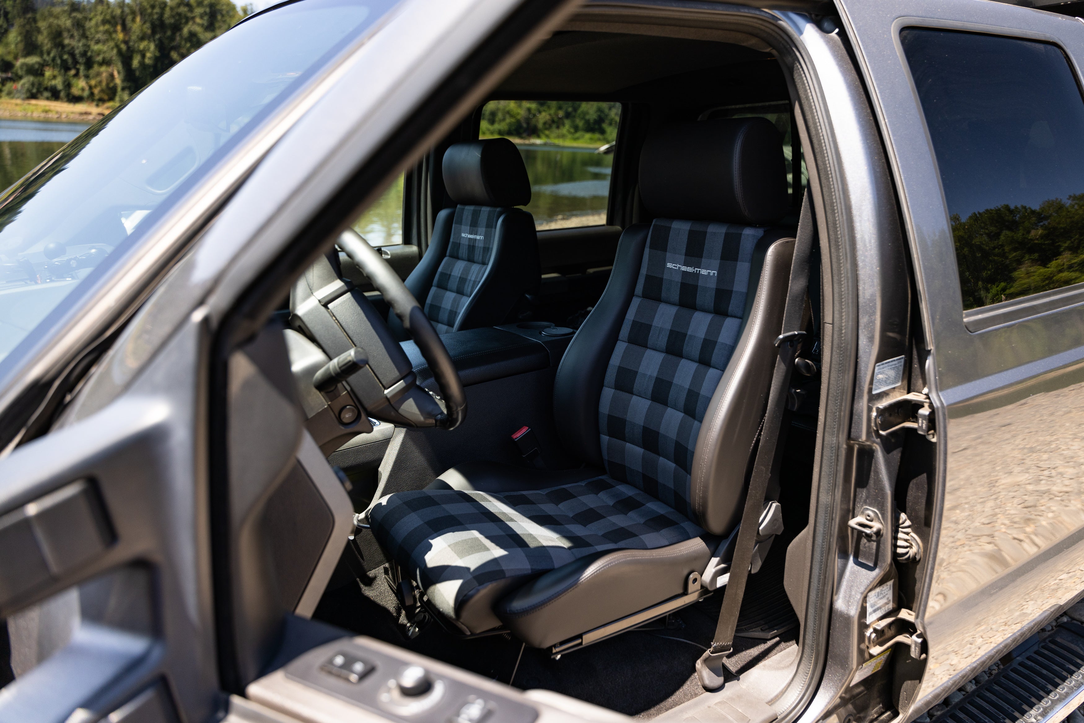Seat Bracket Kit - Ford Super Duty Pickup (1999-2016)