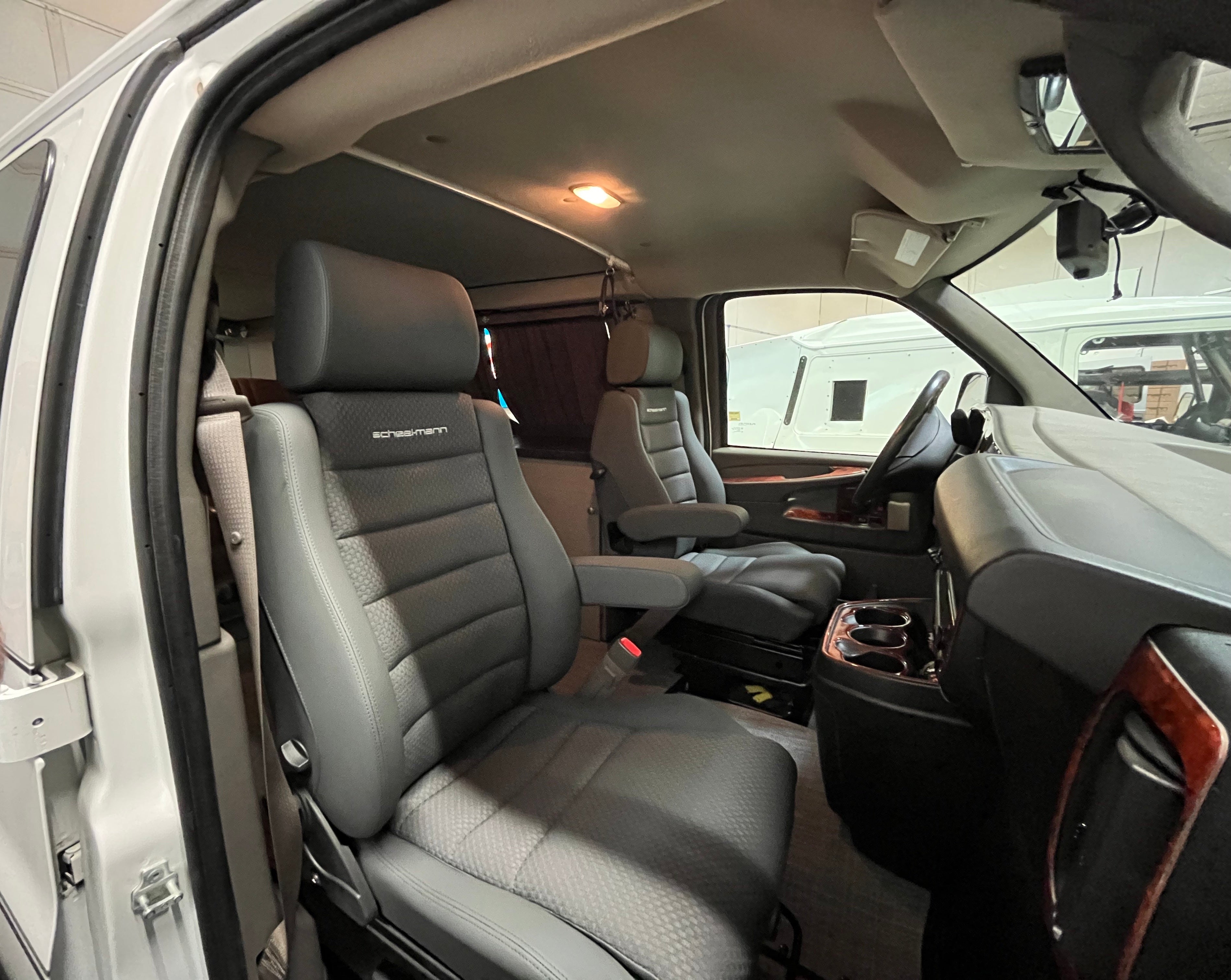 Seat Bracket Kit - Chevy Express - No Pretensioner