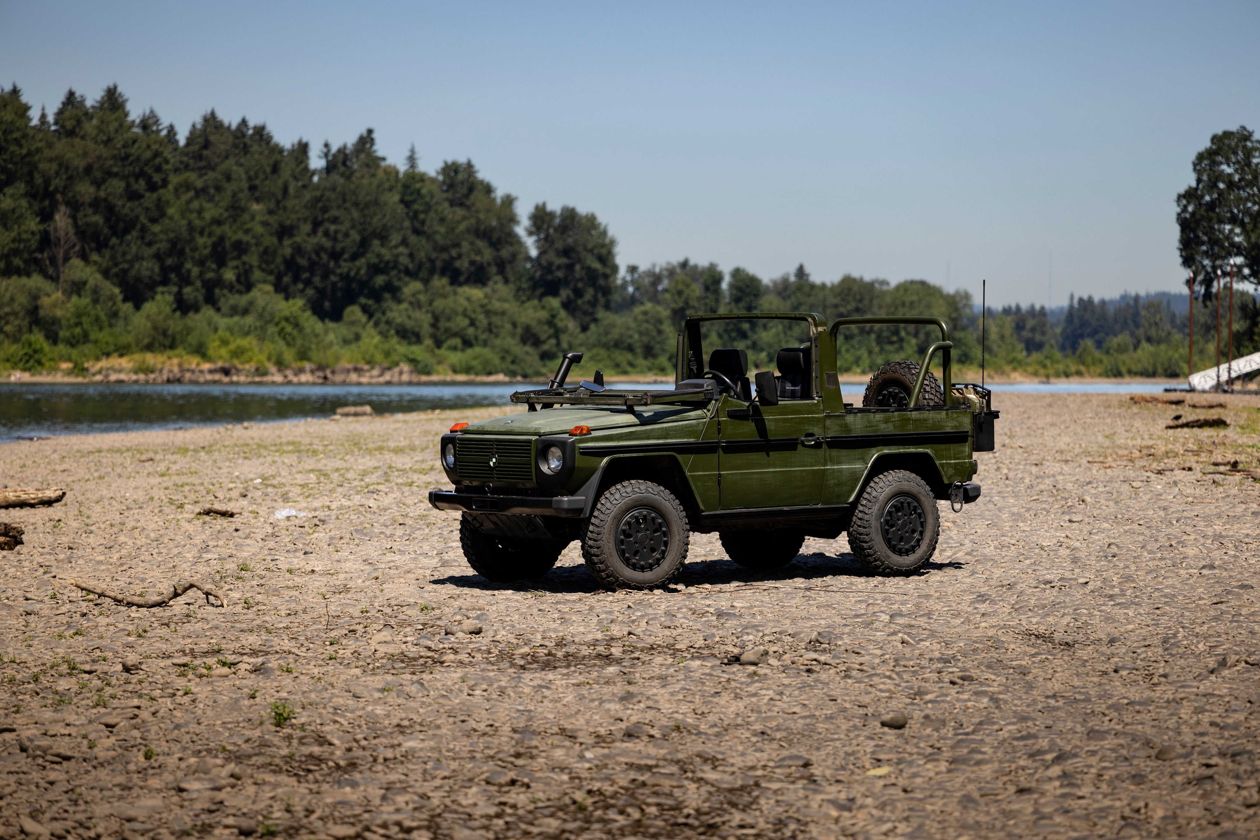 Puch Wolf 250 GD Mercedes G in green, exterior front 3/4 hero